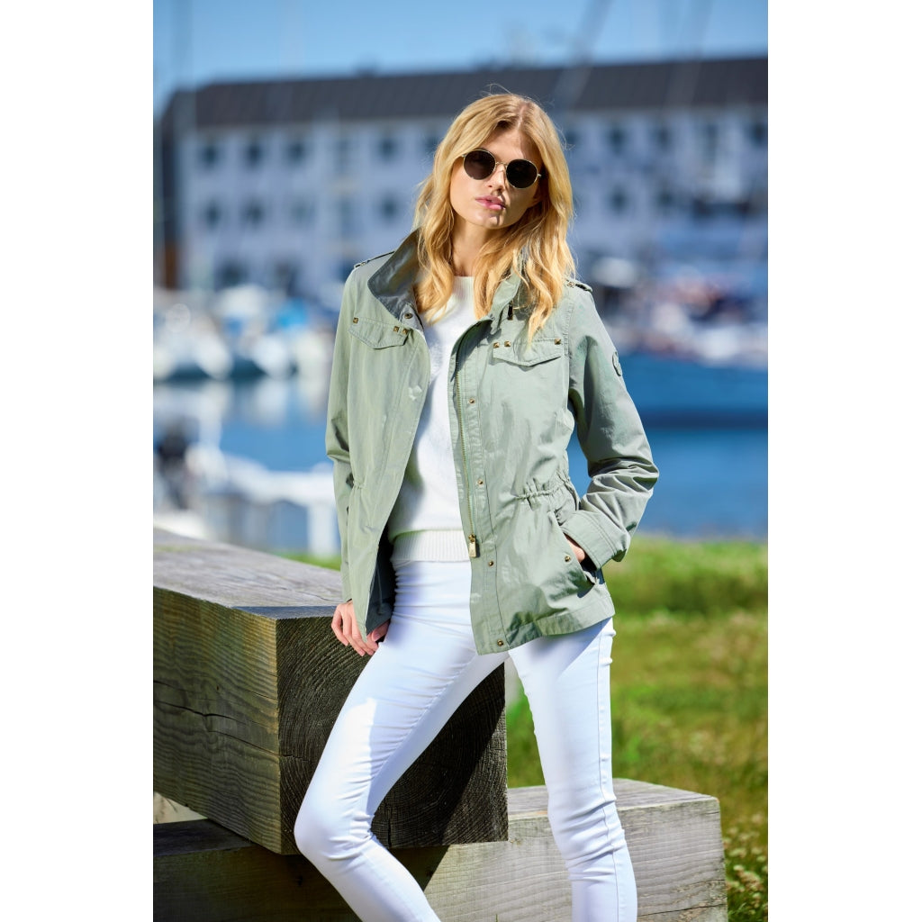 Junge Nala Kv. 46 42-Light Olive