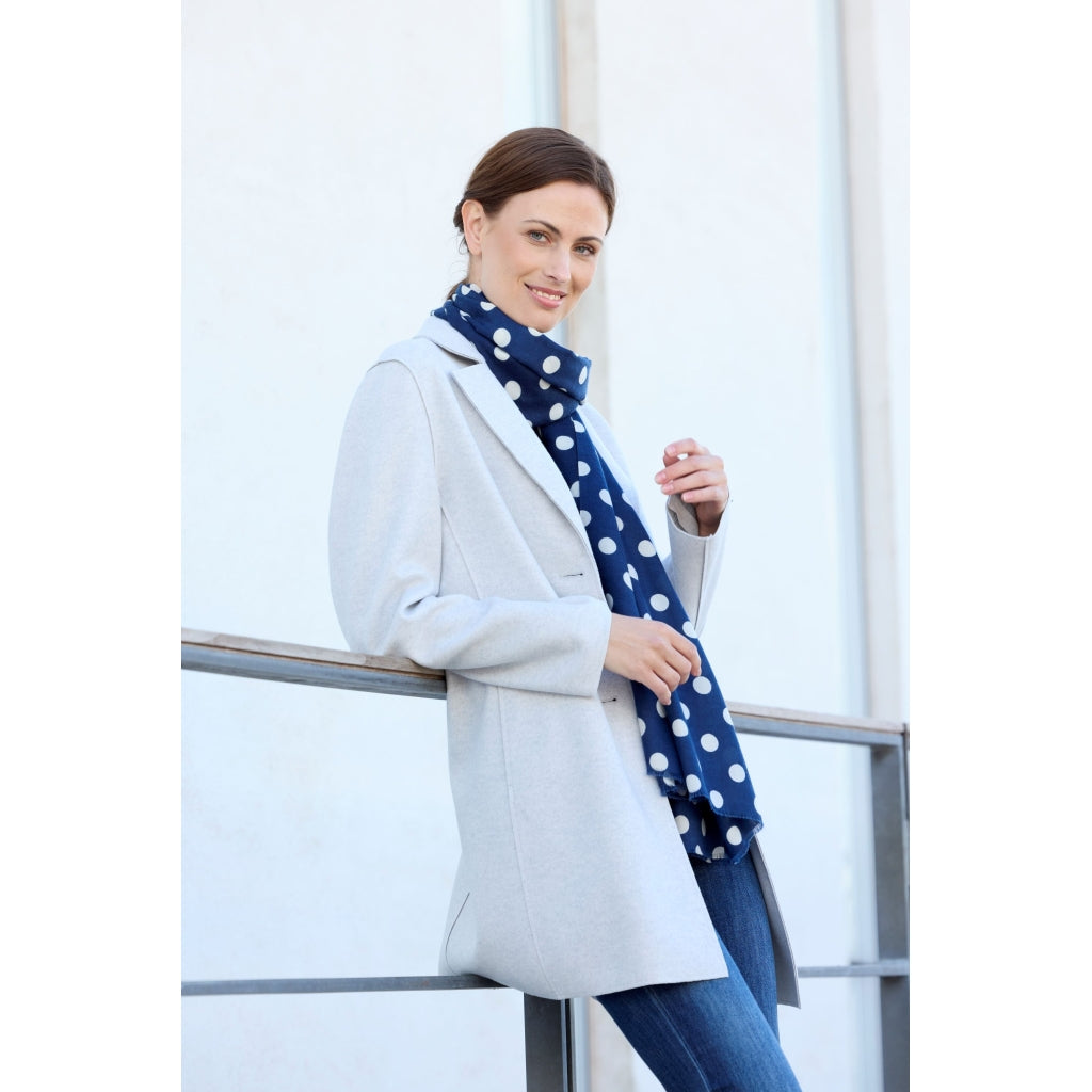 Junge Nina Kv. 95 50-Deep blue dot