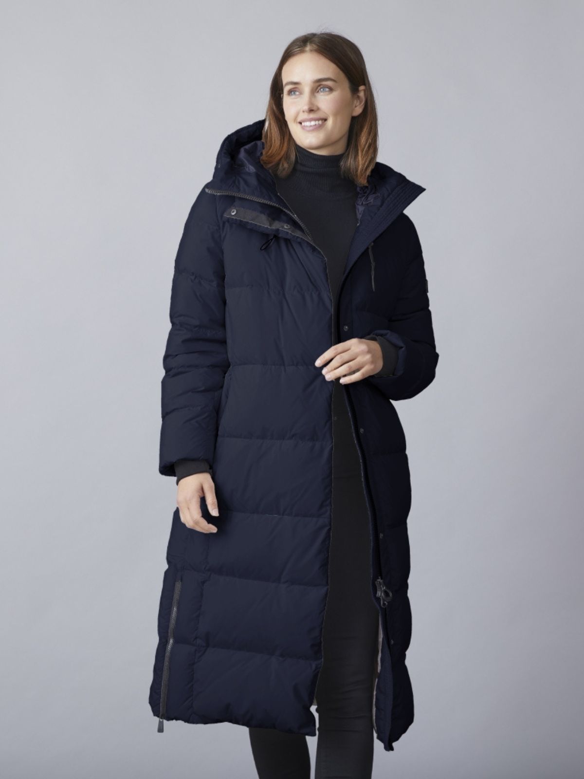 Kimberly marinblå lång dunjacka för damer med huva och comfort fit.